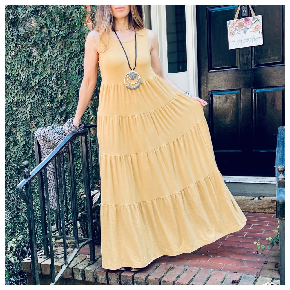 12 Bright light and breezy sleeveless tiered maxi dress - Picture 9 of 10